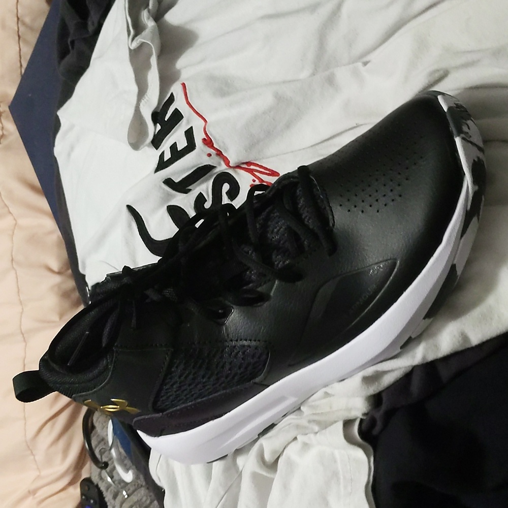 UA Lockdown 5's Black